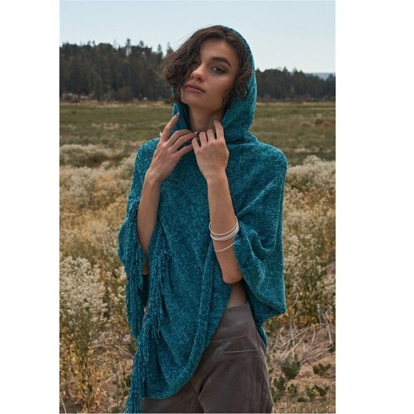 Women's Poncho Teal Blue Chenille Knit Tassel Fringe Hooded Pinkilicious - Picture 2 of 4